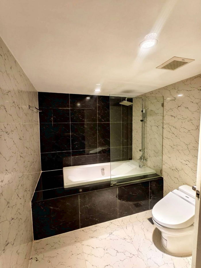 picture  State Tower, Bangrak – Prime Location, High Floor (44th) - 5/17