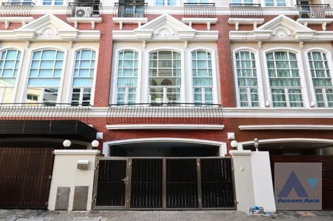 🔼🔽 AccomA 📩 Spacious townhouse with modern interior in the Sathorn area (AA39160)