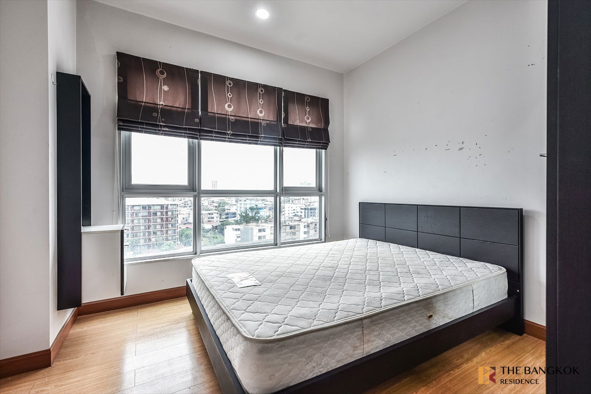 picture  Hot Deal! 🔥 Rare Find at Hive Taksin, Near BTS Wongwian Yai  - 7/11