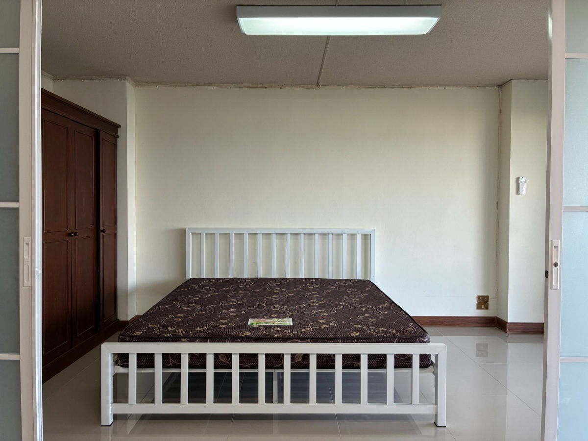 picture Room for Rent at Lam Chabang Tower 13fl.  6,500 baht/month please contact Khun Sarayuth 085 508 0978 - 7/12