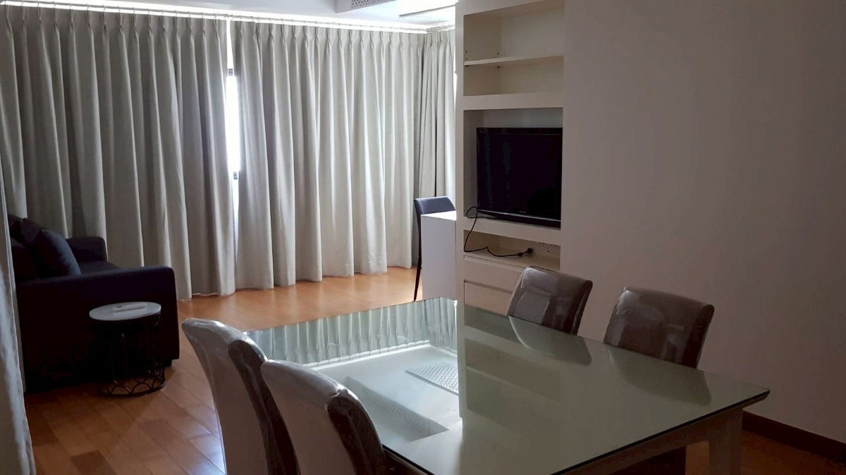 picture ST246 High-Floor Corner Unit at Sathorn Gardens Condominium Prime Location in the Heart of Sathorn, Next to Malaysian Embassy - 2/13