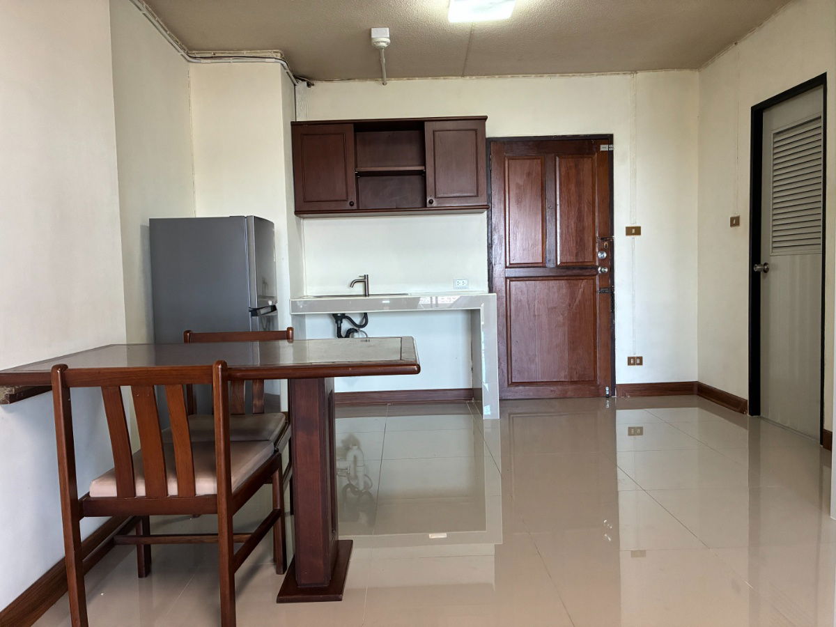 picture Room for Rent at Lam Chabang Tower 13fl.  6,500 baht/month please contact Khun Sarayuth 085 508 0978 - 1/12