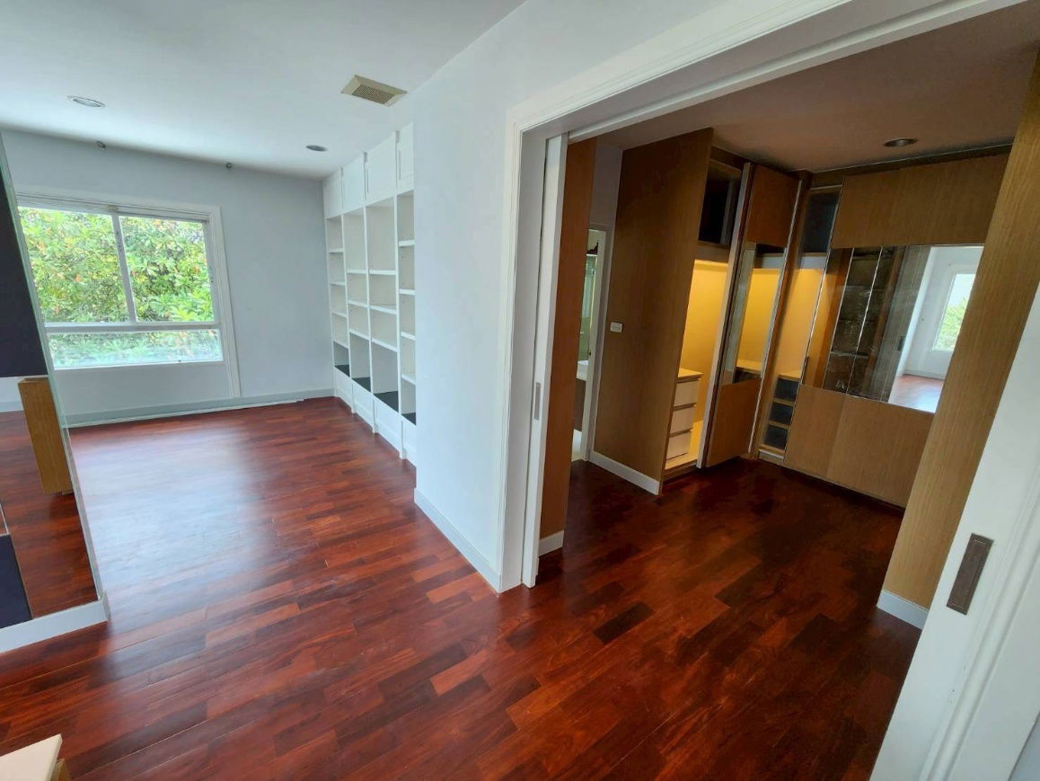 picture  Luxury House for Sale – Grand Bangkok Boulevard Rama 9 – Srinakarin 3-Storey Detached House on Krungthep Kreetha Road  - 14/14