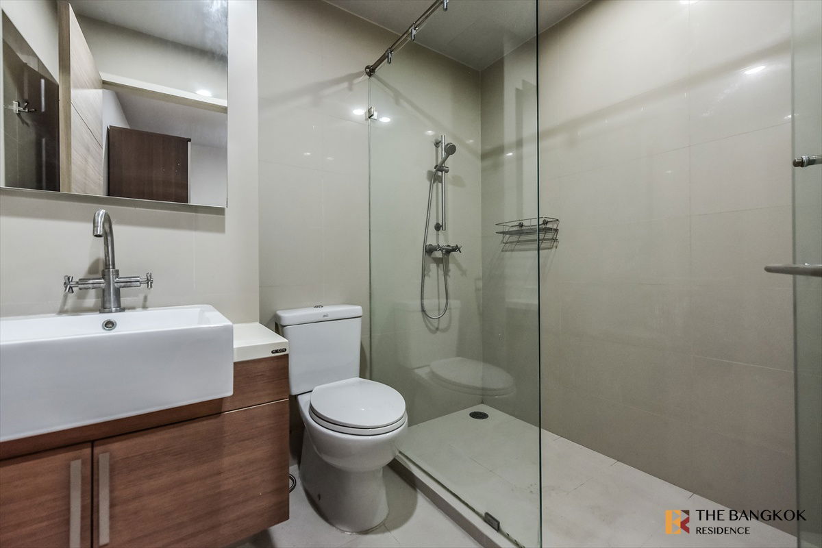 picture  Hot Deal! 🔥 Rare Find at Hive Taksin, Near BTS Wongwian Yai  - 11/11