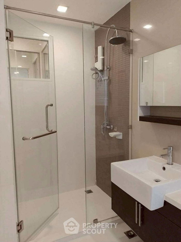 picture 3-BR Condo at The Bloom Sukhumvit 71 near BTS Phra Khanong (ID 2313852) - 6/9