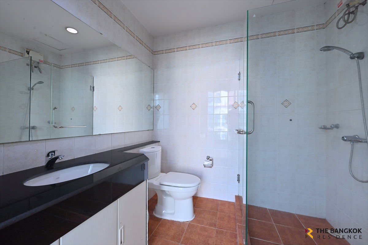 picture  Baan Klang Krung Thonglor 🏡 Luxury Townhome in the Heart of Thonglor – Spacious Living, Ideal for Premium Family Living  - 11/12