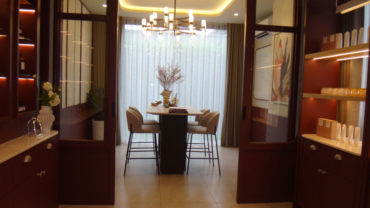picture Luxury Home Office for Sale on Sukhumvit 77 – Business District, 5 Floors with Rooftop, Equipped with Elevator and Fire Escape - 3/25