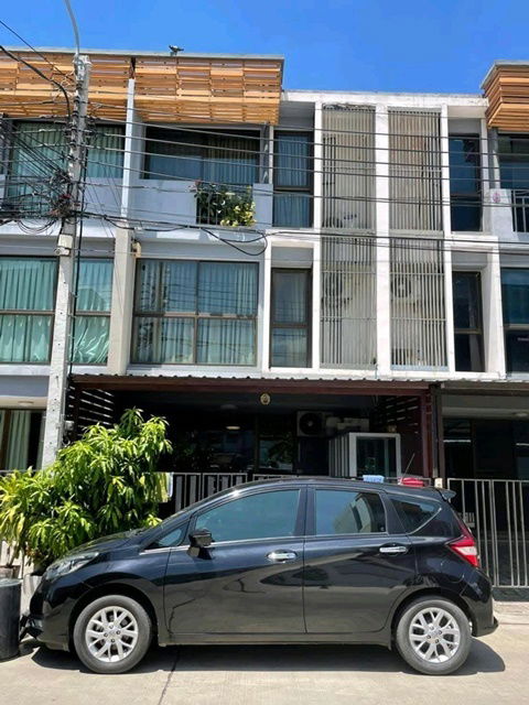 รูป บ้านมีแอร์ครบ แฟชั่น รามอินทรา 3กม. ถูกที่สุดในโลก ให้เช่า ทาวน์โฮม 3 ชั้น รพ.สินแพทย์ 20ตรว. 3นอน 3น้ำ ที่จอดรถ 2 คัน หทัยราษฏร์ - รูปที่ 1/8