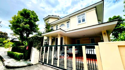 บ้านเดี่ยวให้เช่า : ให้เช่า บ้านเดี่ยว 2 ชั้น  หมู่บ้านโกลเด้น นครา อ่อนนุช 65 เนื้อที่เยอะ เฟอร์พร้อมอยู่