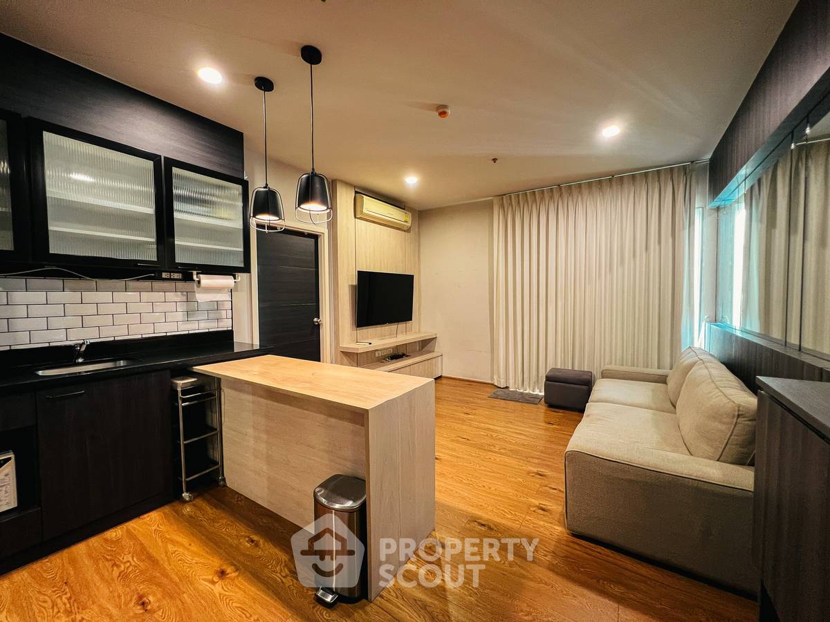 picture 1-BR Condo at Hive Taksin near BTS Wongwian Yai (ID 972773) - 1/18