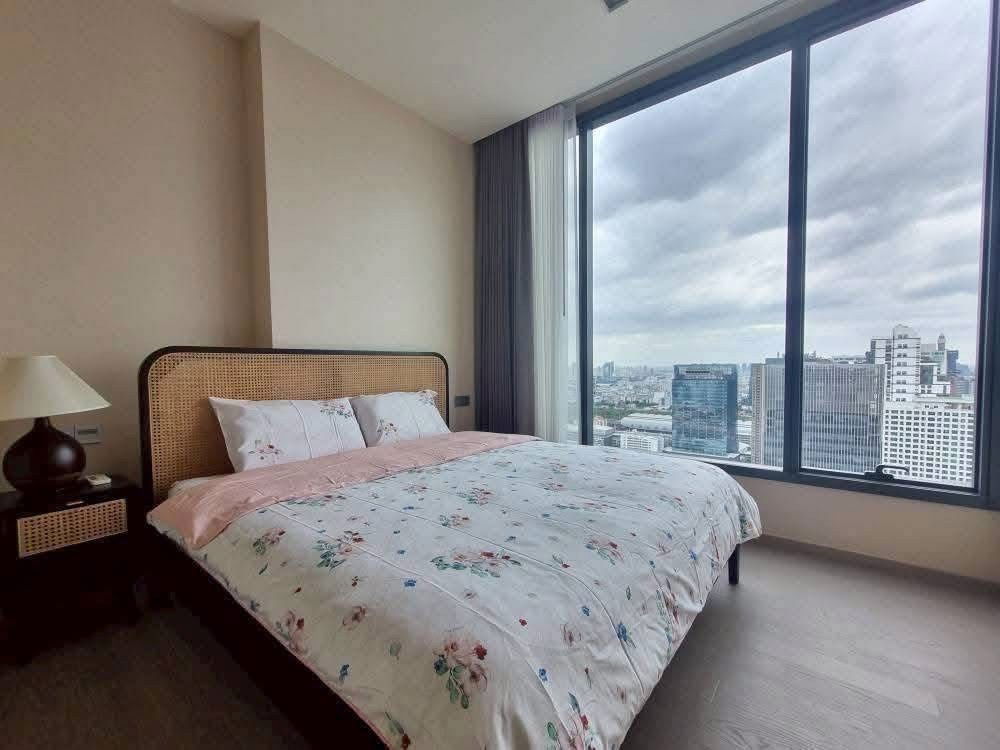picture ST213 Panoramic 37th Floor Living at The Esse Asoke - 1/10