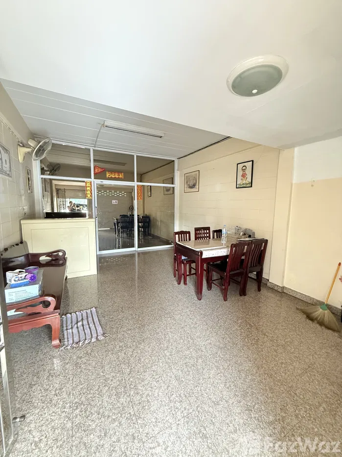 picture 2 Bedroom Townhouse for sale in Khlong Song Ton Nun, Bangkok  5729668 - 2/19