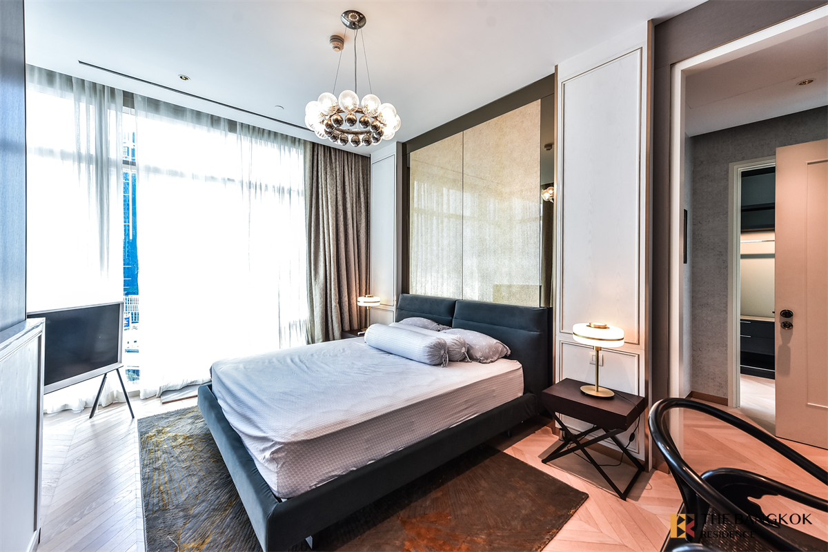 picture Premium Luxury Condo in Prime Location Four Seasons Private Residences - 5/10