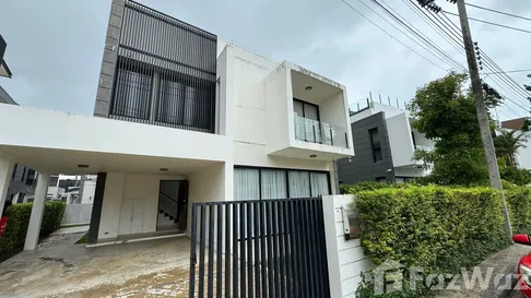 Modern 5-Bedroom Laguna Park Townhouse with Rooftop Pool 5717172