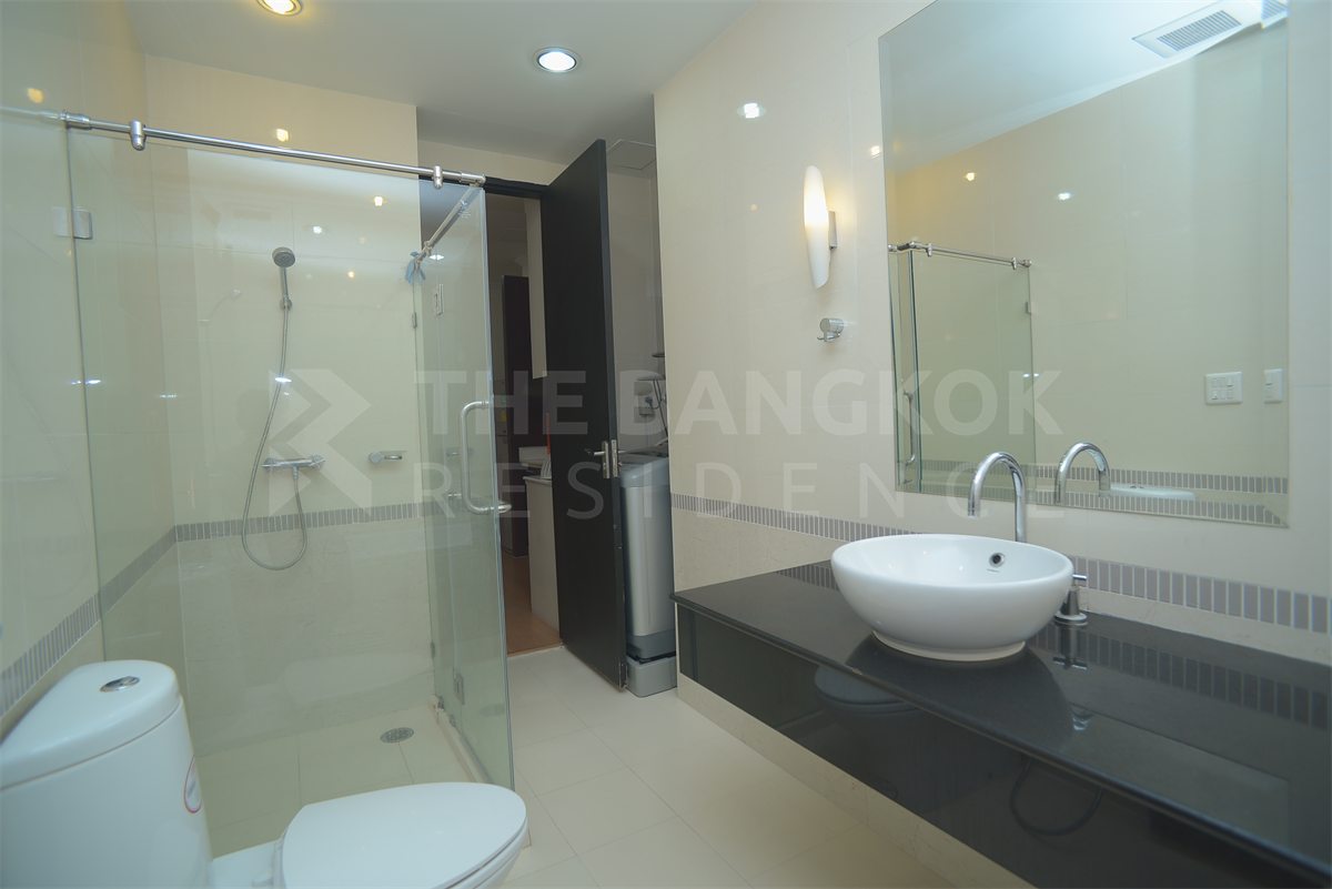 picture Baan Klang Krung Siam Pathumwan Move-in Ready, Just Bring Your Stuff near Airport Rail Link Phaya Thai Station - 8/9