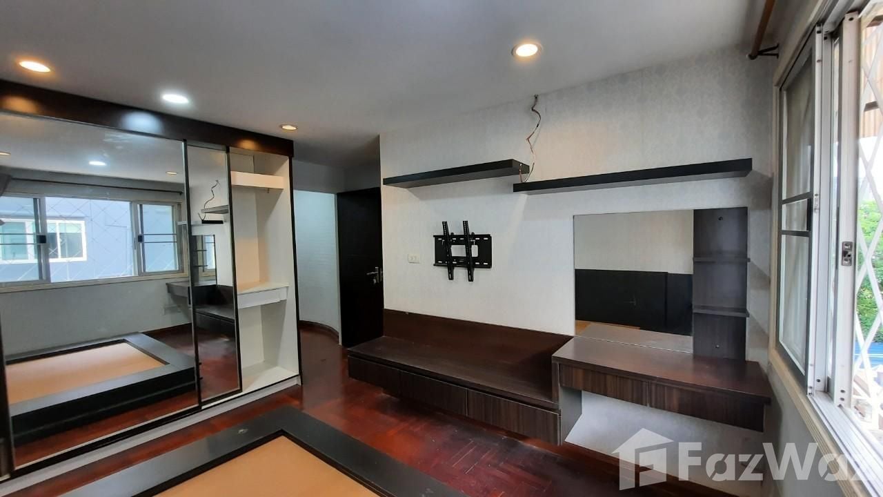 รูป เช่า / ขายด่วน ทาวน์เฮ้าส์ 4 ชั้น ม.วราธรวิลล์ พัฒนาการ 44 1647252 - รูปที่ 31/54