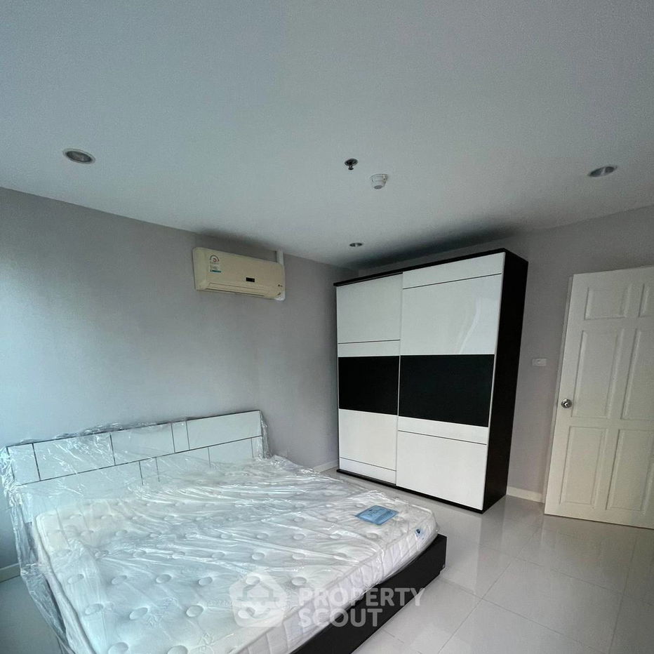 picture 1-BR Condo at Sukhumvit Living Town near MRT Phetchaburi (ID 687165) - 1/14