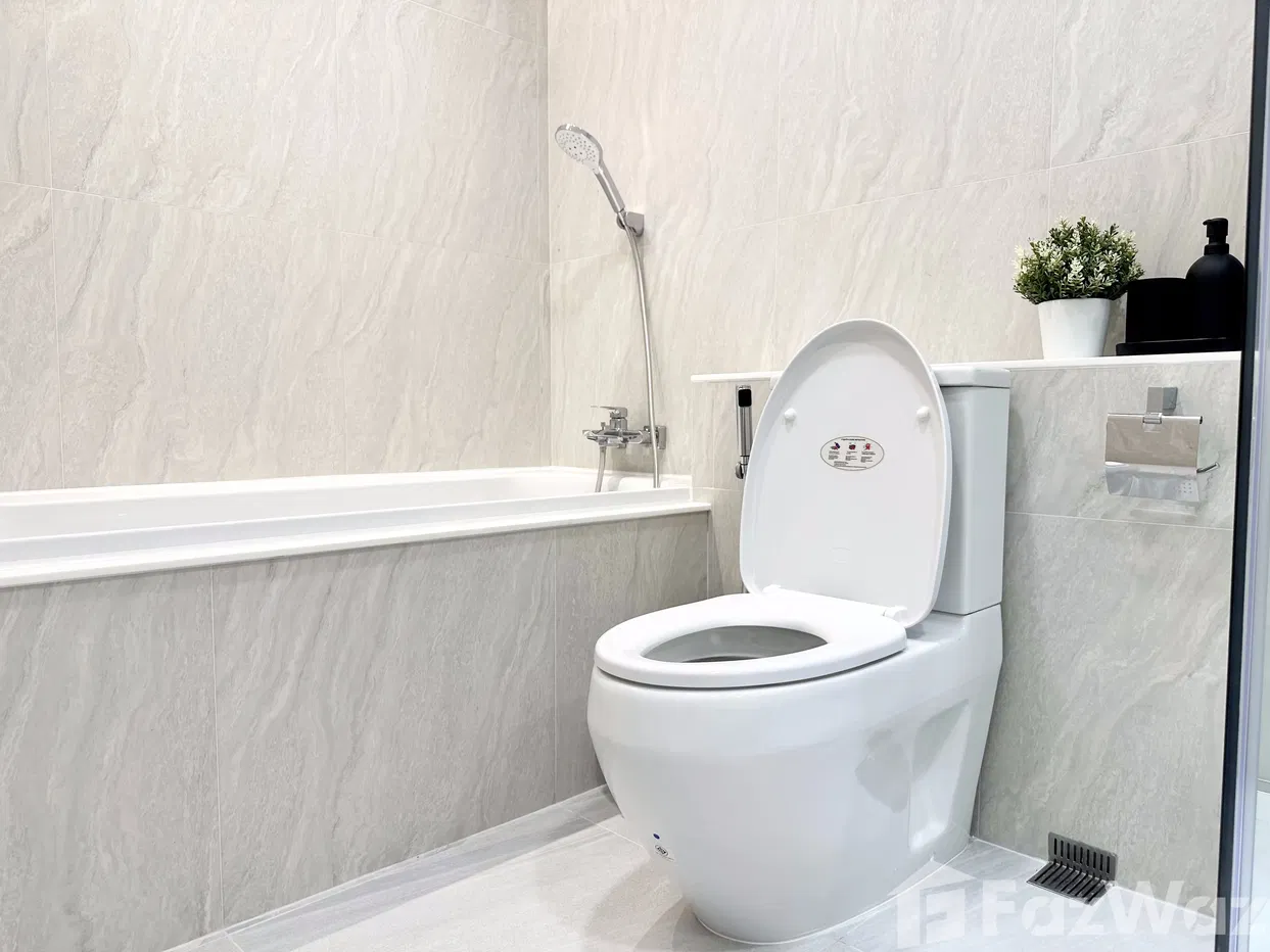 picture Newly Renovated 3 Bed Condo in Langsuan 2008467 - 8/19