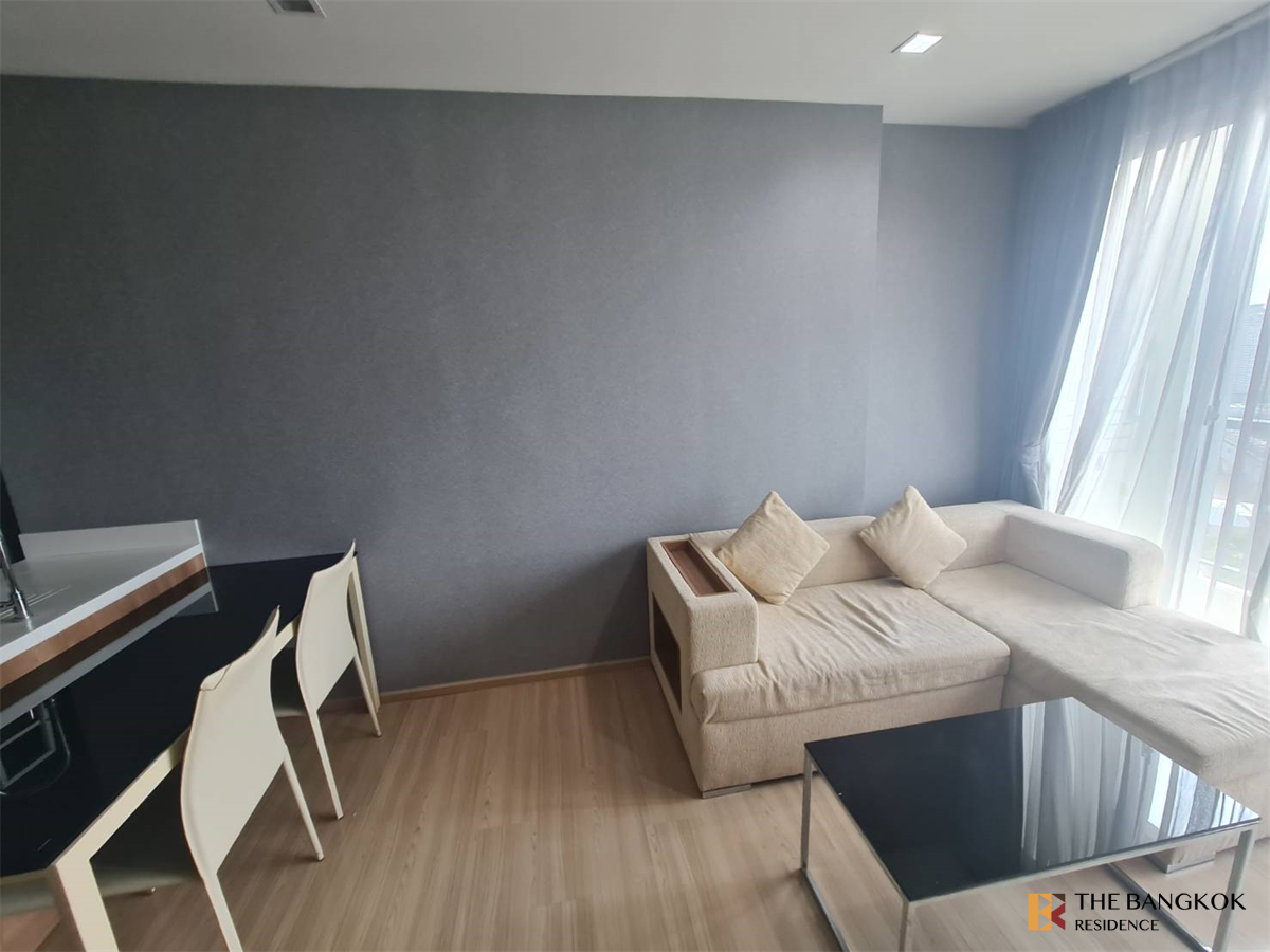 picture RHYTHM Sathorn near BTS Saphan Taksin Convenient Travel, Great Value per Square Meter - 6/10