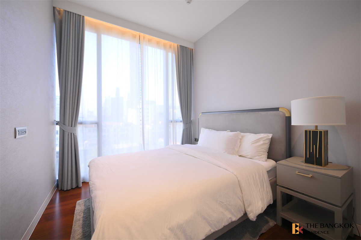 picture Khun by Yoo Luxury Condo Ready to Move-in at the Best Location - 2/10