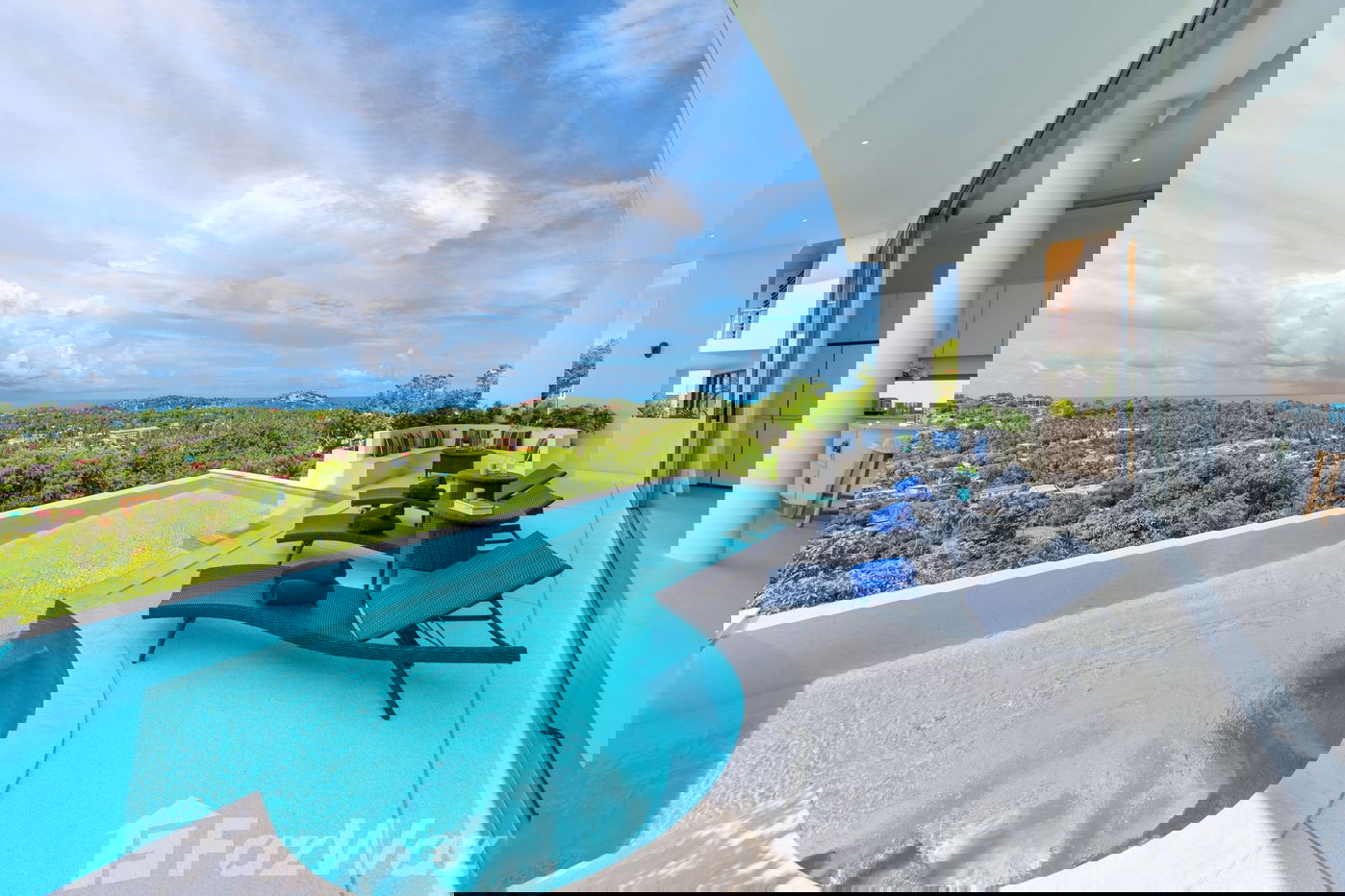 รูป วิลล่าให้เช่า 4 ห้องนอน ในโครงการ เดอะ ริจ 642708 - รูปที่ 3/44