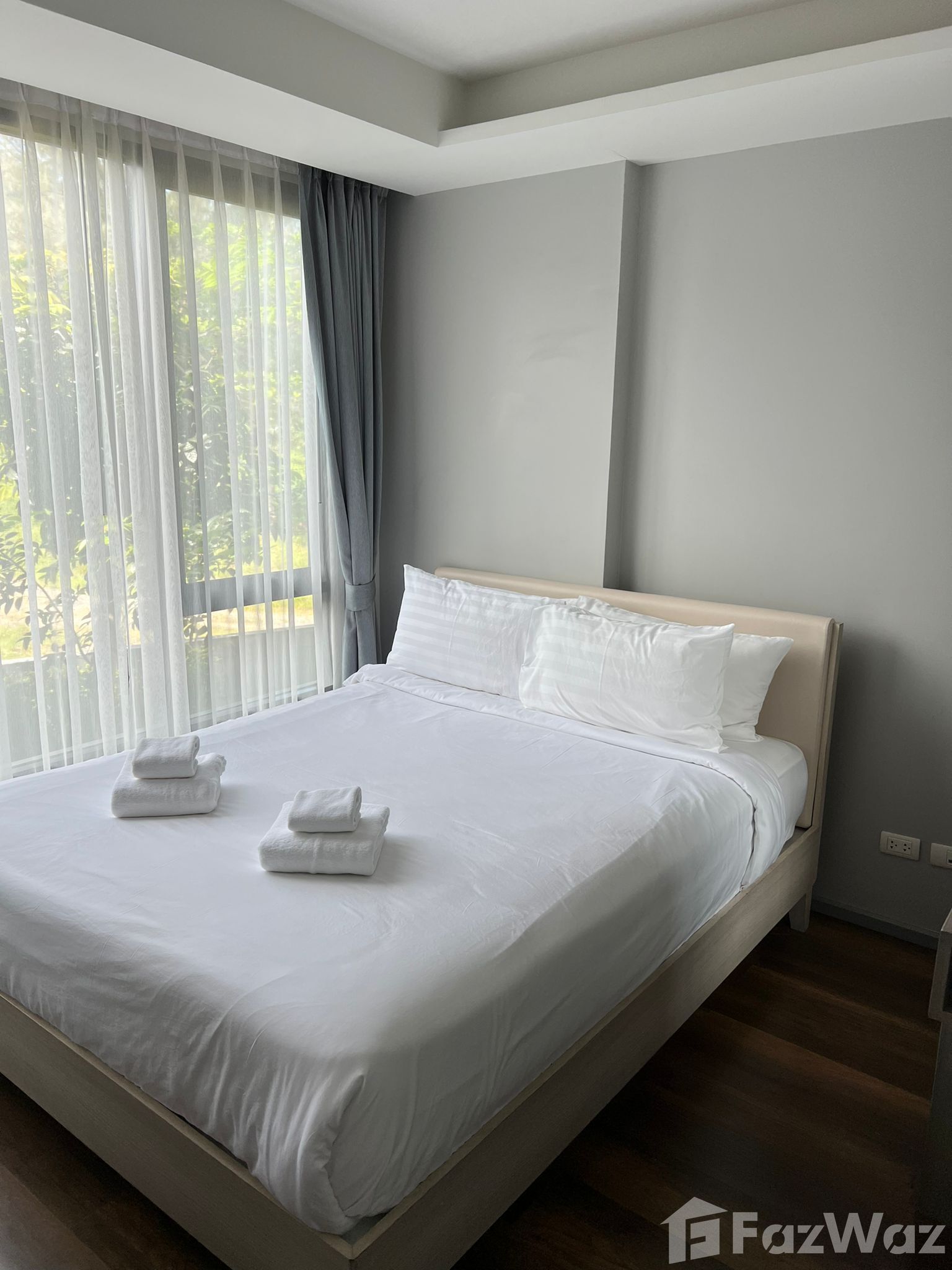 Immaculate Studio with Quality Fittings and Furniture  1222588