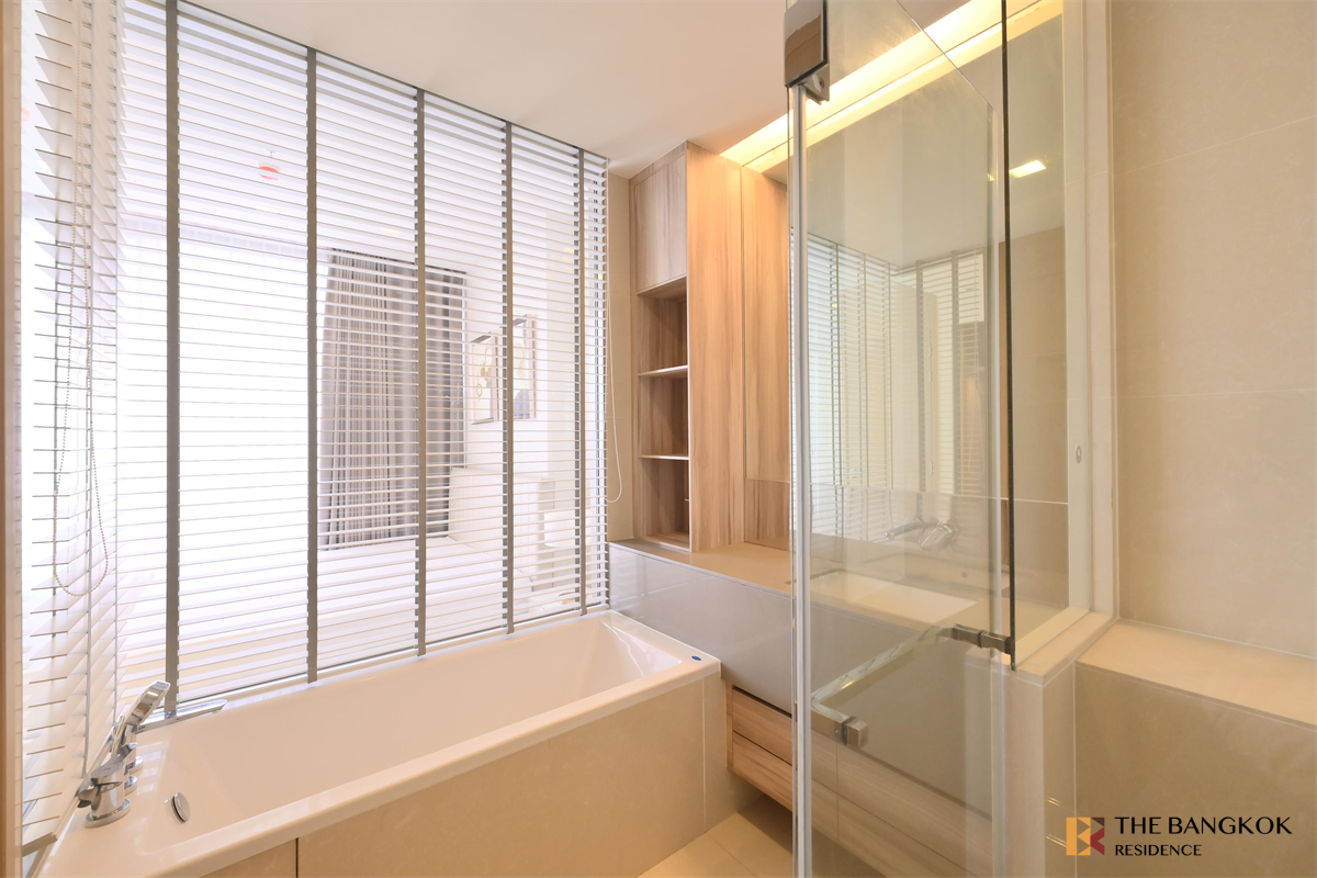 picture Unit Priced Below Market The Esse Asoke - 5/10