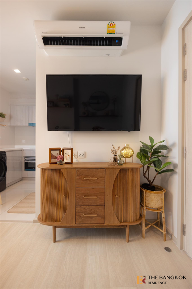 picture Life One Wireless  Condo in CBD, Below Market Price - 2/10