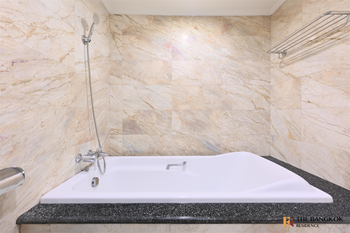 picture Lake Avenue Elevate Comfort at an Unbeatable Price - 9/10