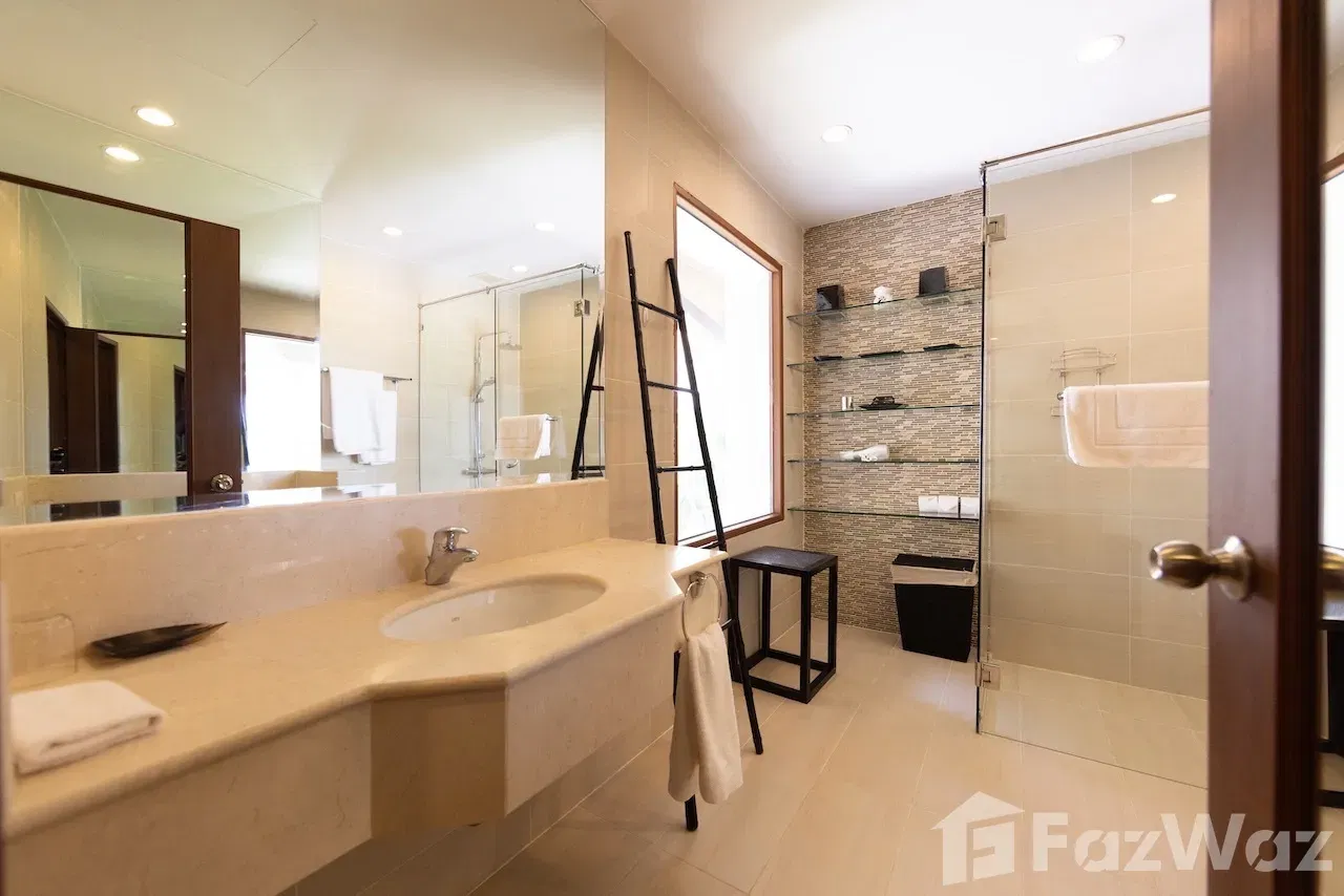 picture 4 Bedroom Villa in Laguna Links 1890819 - 13/60