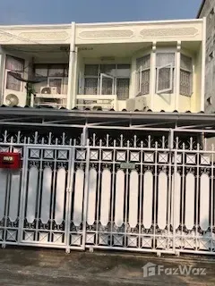3 Bedroom Townhouse for rent in Sam Sen Nok, Bangkok  5717631