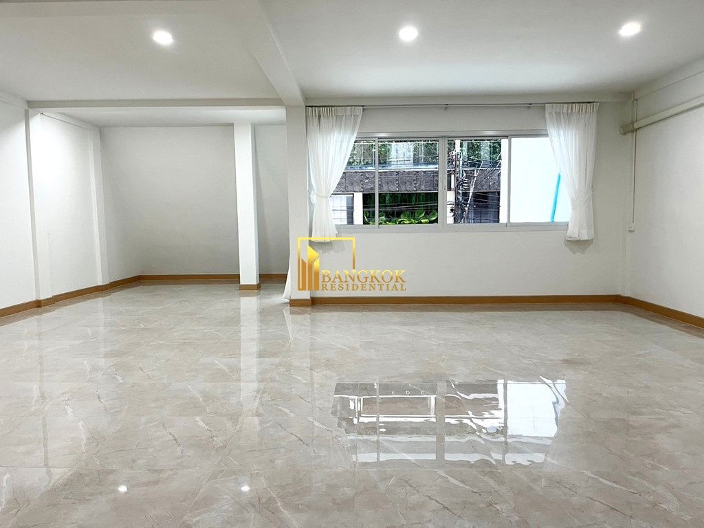 รูป Superb 3 Bedroom Townhouse For Rent in Sukhumvit 11 - BR49060TH - รูปที่ 3/14