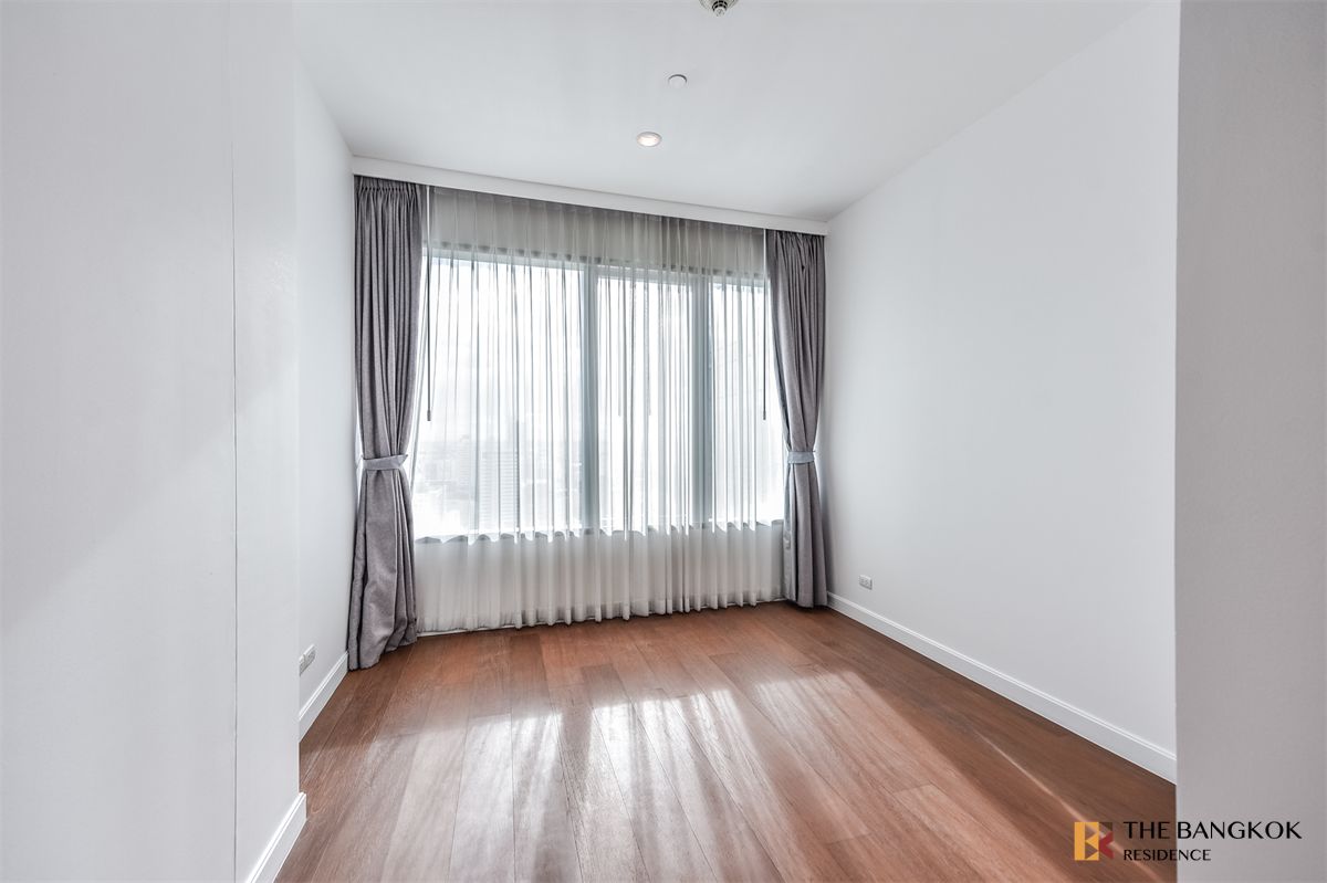 picture 185 Rajadamri Live the Luxury Style in a High-potential Location near BTS Ratchadamri - 2/10