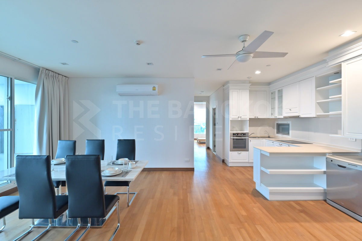 รูป  Ivy Thonglor 💎 Luxury Cond in the Heart's Thonglo 🌟 Near BTS Thong Lo  - รูปที่ 3/14