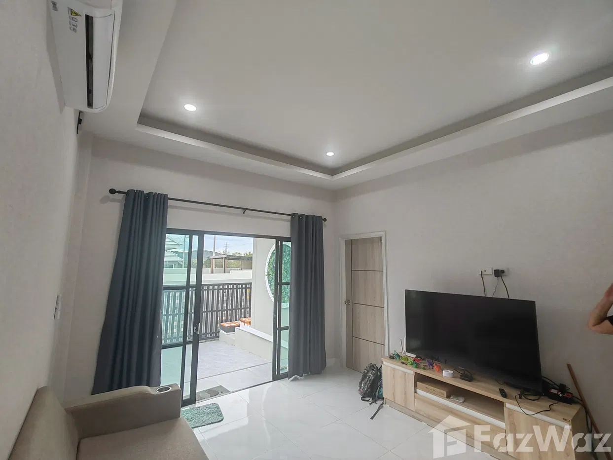 picture This charming corner lot house 3 bedrooms 1947986 - 4/12