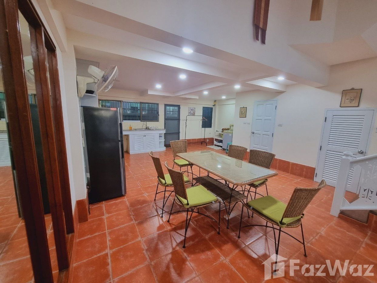 picture 4 Bedroom Townhouse for rent at Baan Thai Villas 2016115 - 3/9