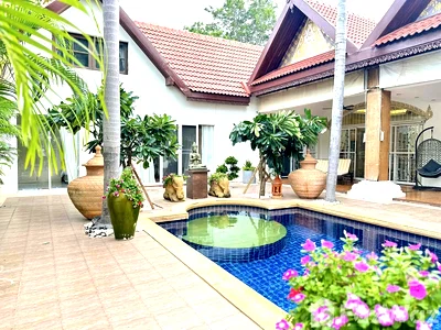 Houses for sale Thep Prasit Road : Jomtien Palace Village 5620526