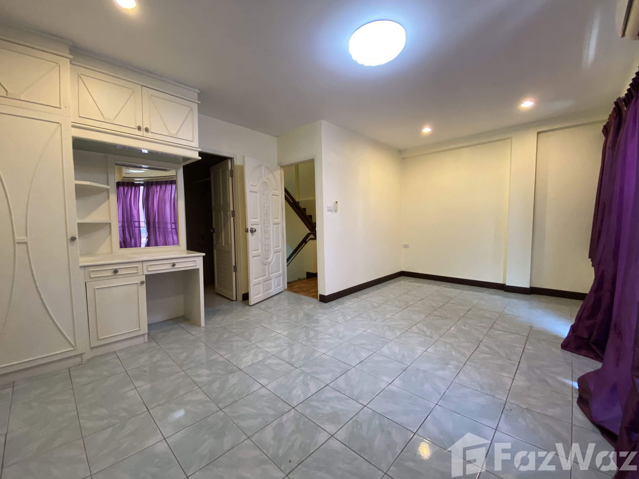 picture 4 Bedroom Townhouse for sale in Phra Khanong, Bangkok 1626778 - 11/36