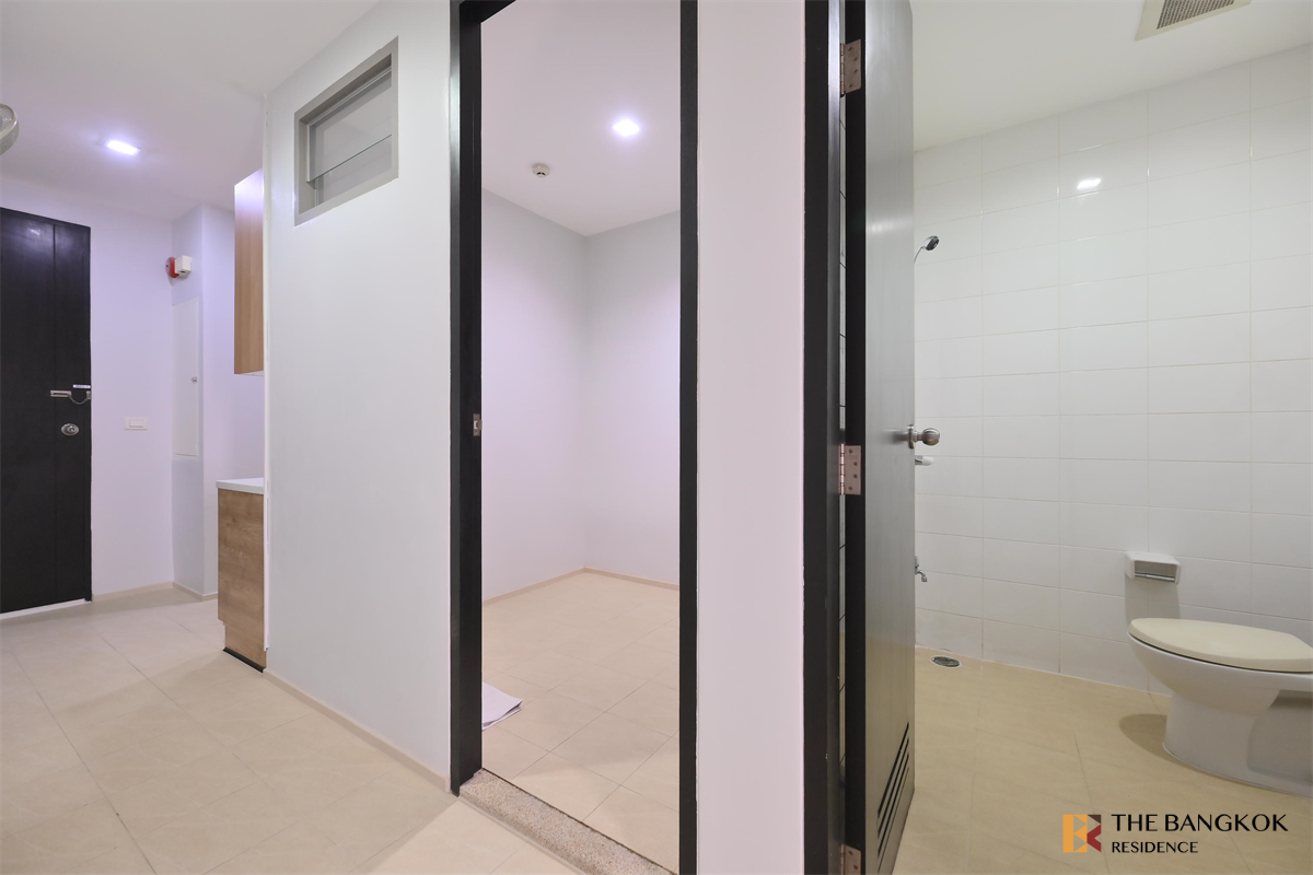 picture The Madison Condominium Sukhumvit 41 Condo in Business District near BTS Phrom Phong - 2/10