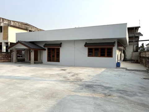 ให้เช่าพื้นที่ 1022 ตรม. พร้อมบ้าน 200 ตรม.  นนทบุรี แคราย ซอยเรวดี ใกล้กระทรวงสาธารณสุข