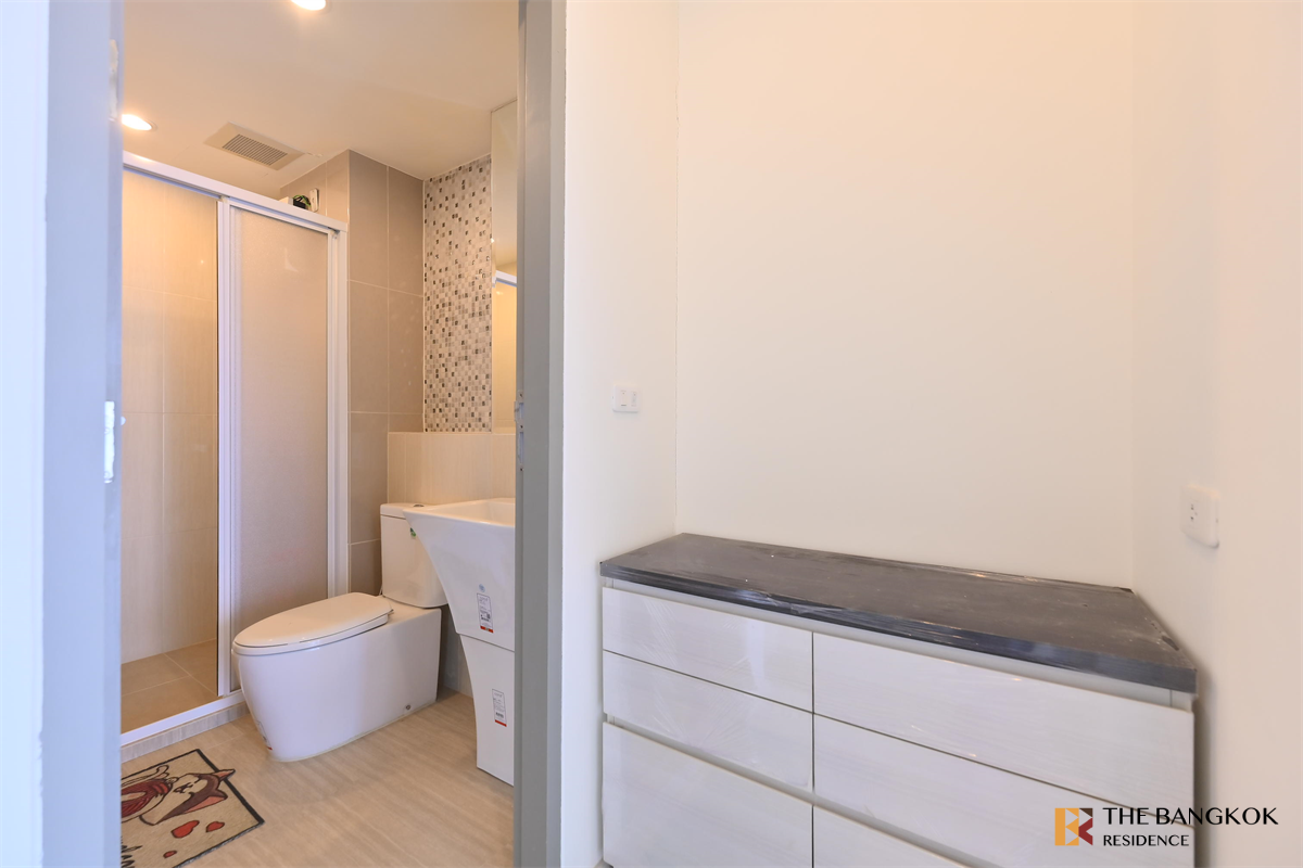 picture Life Ratchadapisek Condo in Great Location, Ready-to-move-in near MRT Huai Khwang Station - 5/10