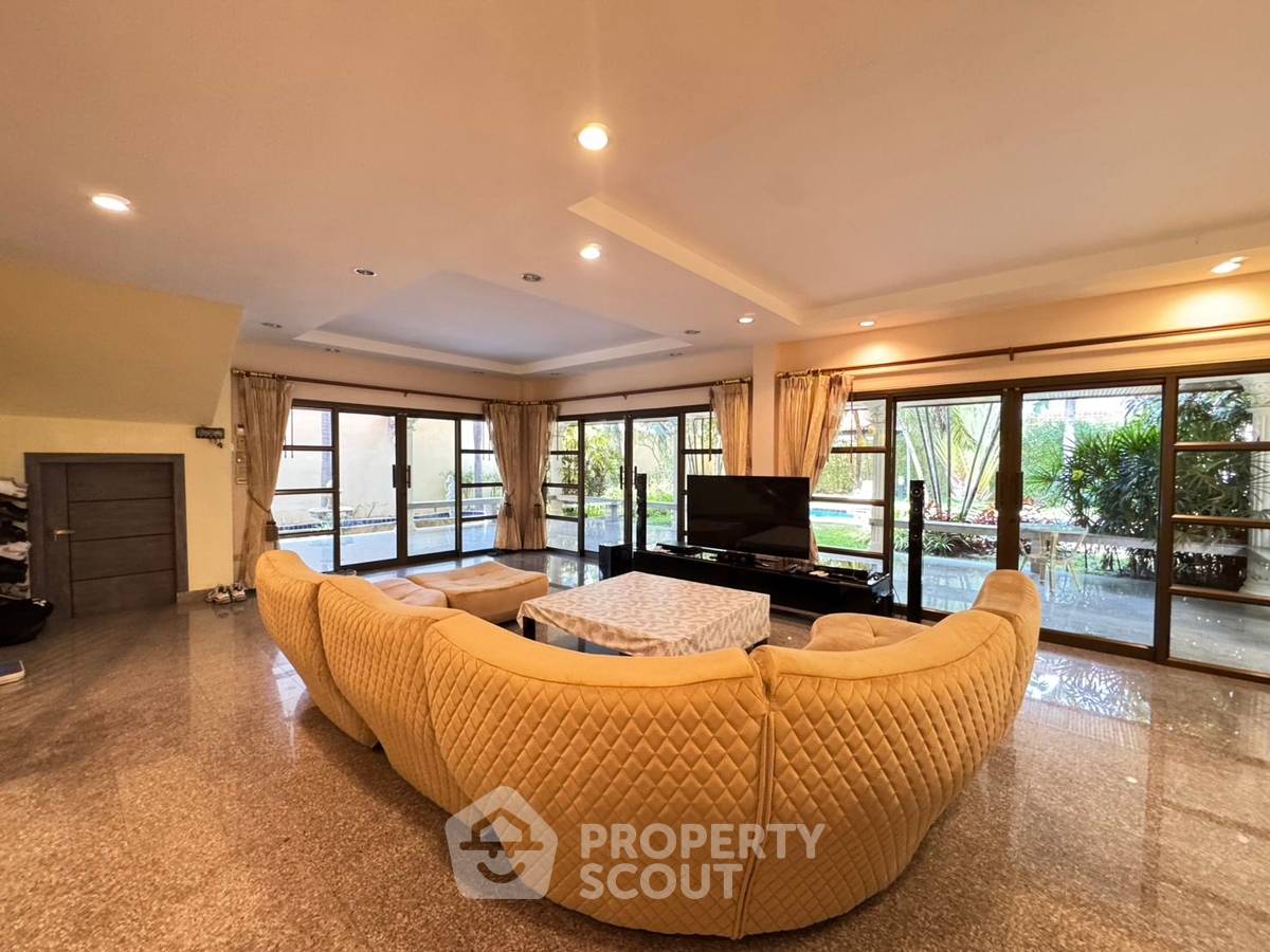 picture 3-BR House at Eakmongkol Village 1 close to Pattaya (ID 2137967) - 3/29