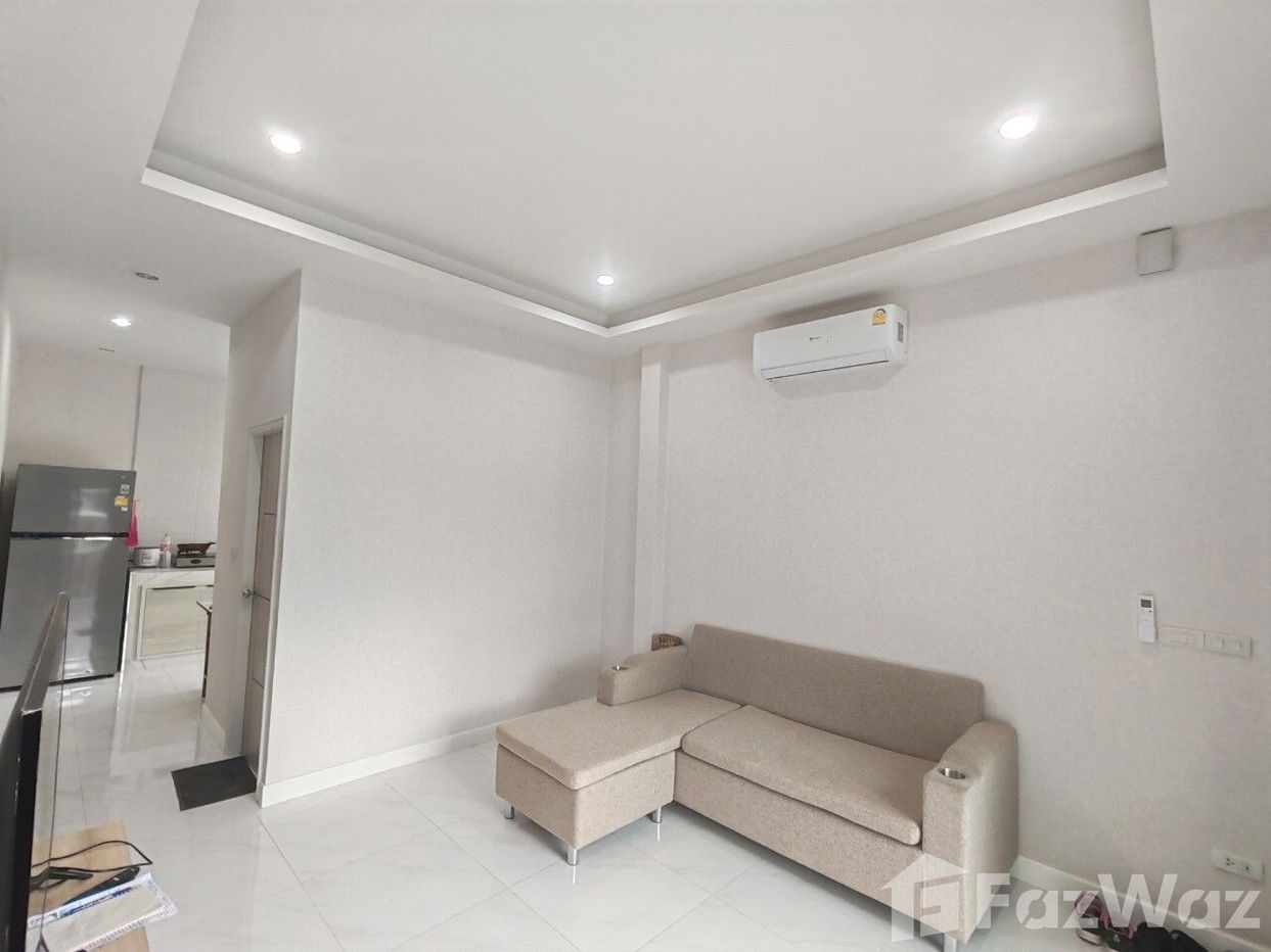 picture This charming corner lot house 3 bedrooms 1947986 - 6/12