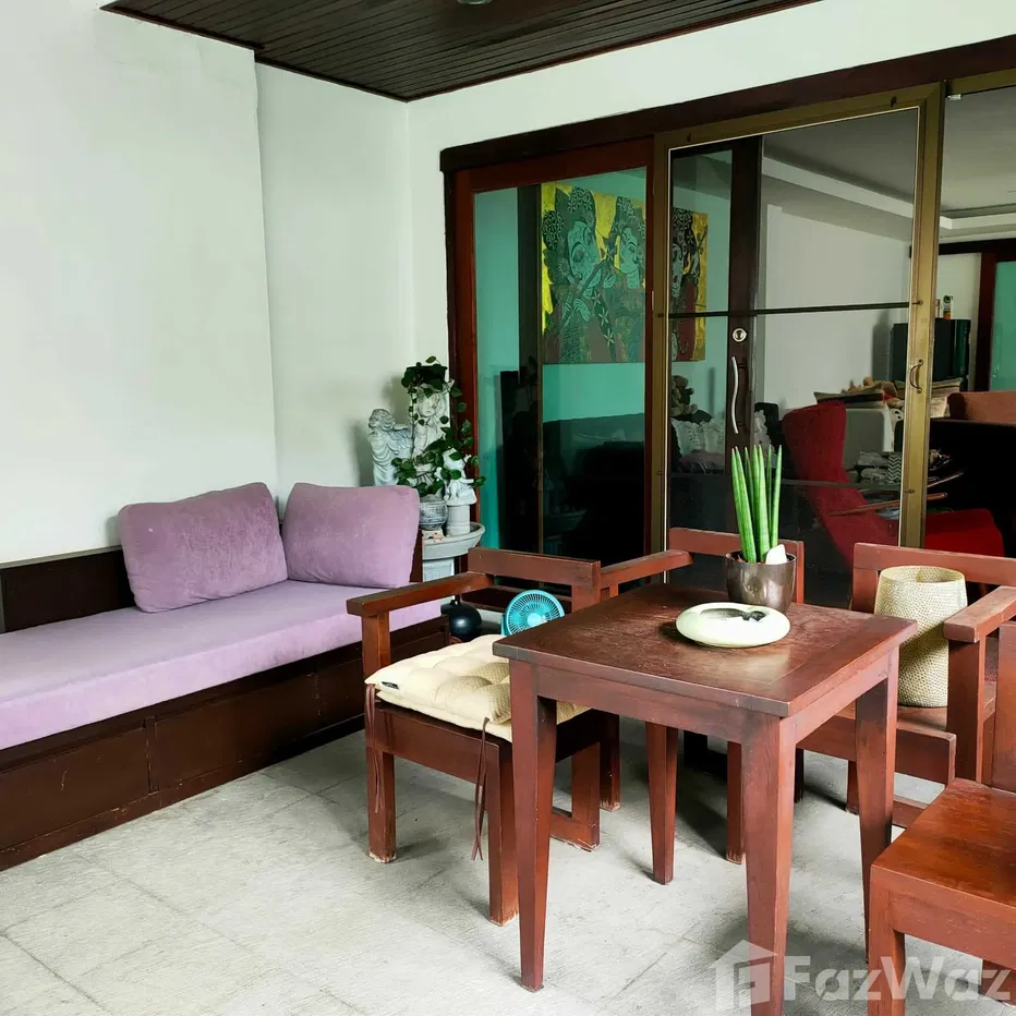 picture 4 Bedroom Townhouse for sale in Phra Khanong Nuea, Bangkok  1014626 - 13/30