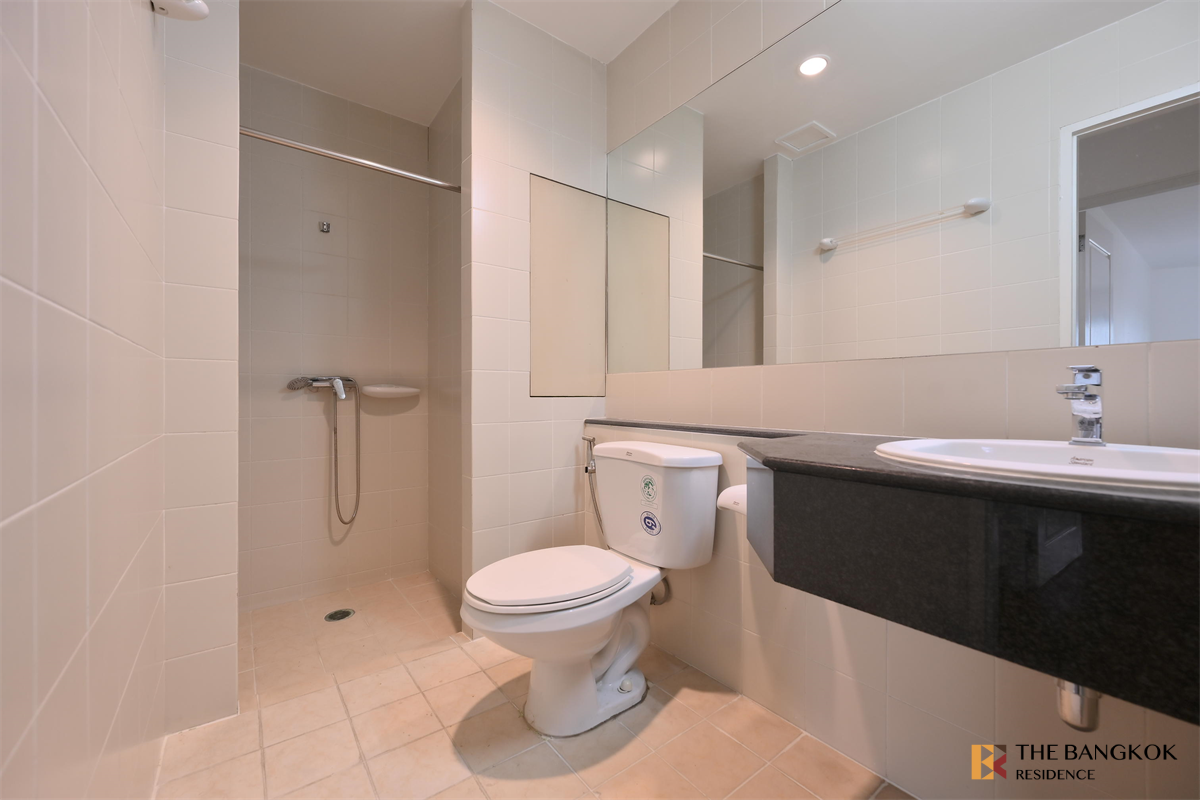 picture Great price, prime location Von Napa Condominium near BTS Thong Lo - 1/10