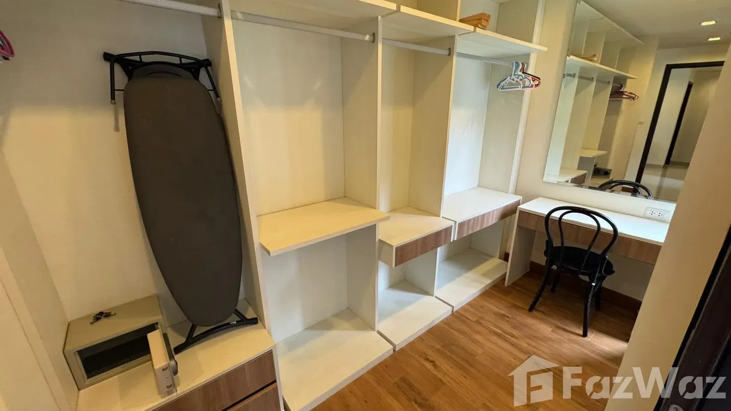 picture Contemporary 5-Bedroom Laguna Park Townhouse with Private Gr 5716928 - 18/28