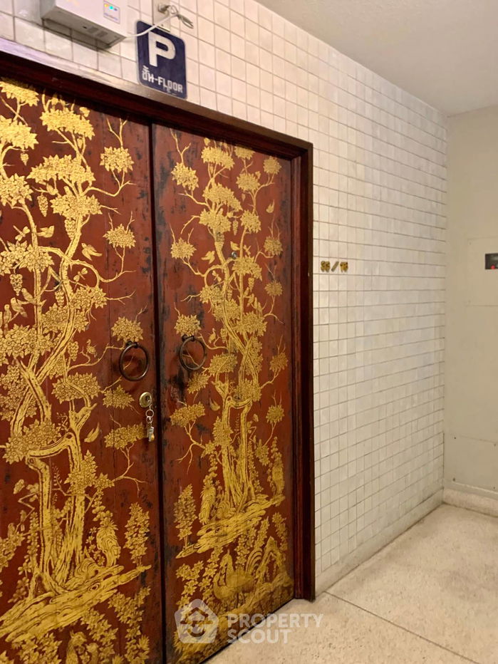 picture 3-BR Condo at Baan Prida Condominium near BTS Nana (ID 2314101) - 14/15