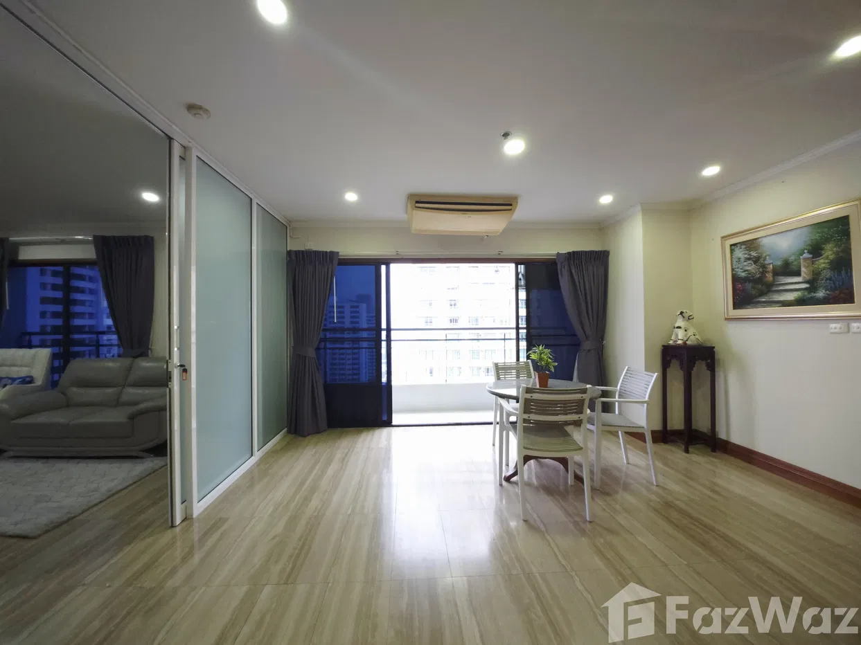 picture Spacious Corner Unit in Prime Sukhumvit Soi 11 5714526 - 6/18