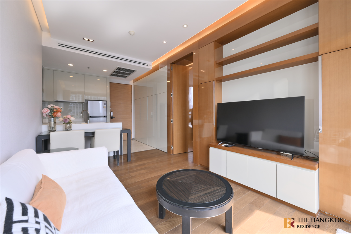 picture Location Near Employment, Surrounded by Lifestyles The Address Sukhumvit 28 near BTS Phrom Phong - 1/10