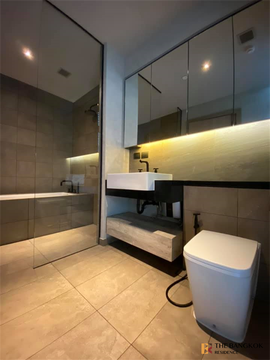 The Lofts Asoke near MRT Phetchaburi Station Beautiful Room, Ready-to-move-in